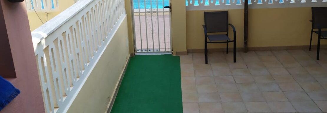 Terraza con salida a la piscina de bungalow en venta en Villajoyosa
