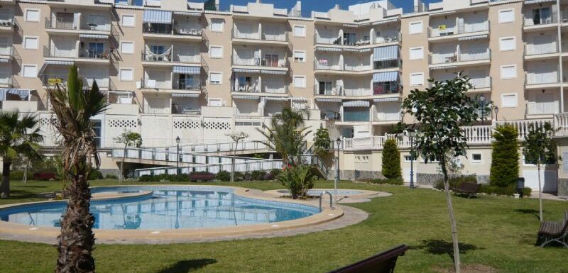 Apartamento en venta en primera línea en Cala Merced en El Campello con piscina comunitaria